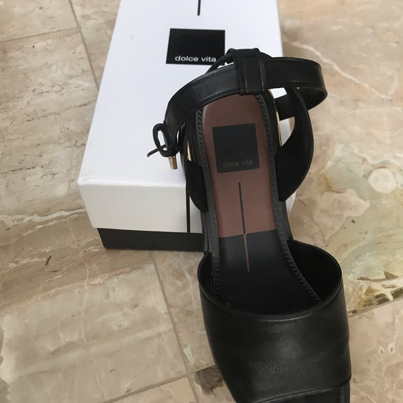 Sandals - Picture 2 of 6